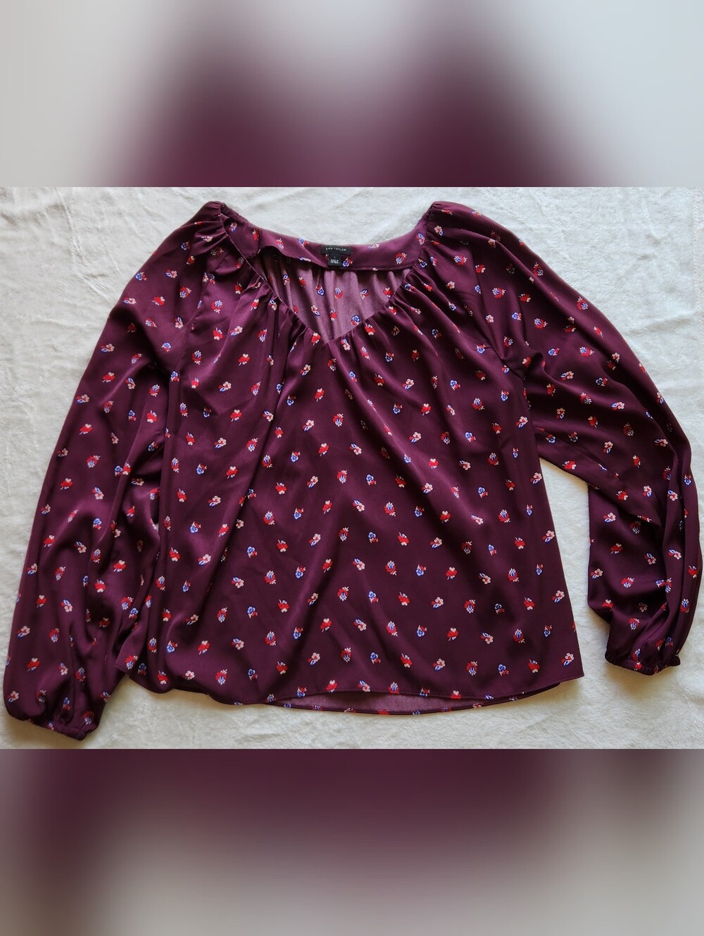 Ann Taylor Maroon Floral Scoop-Neck Blouse. Size Large.